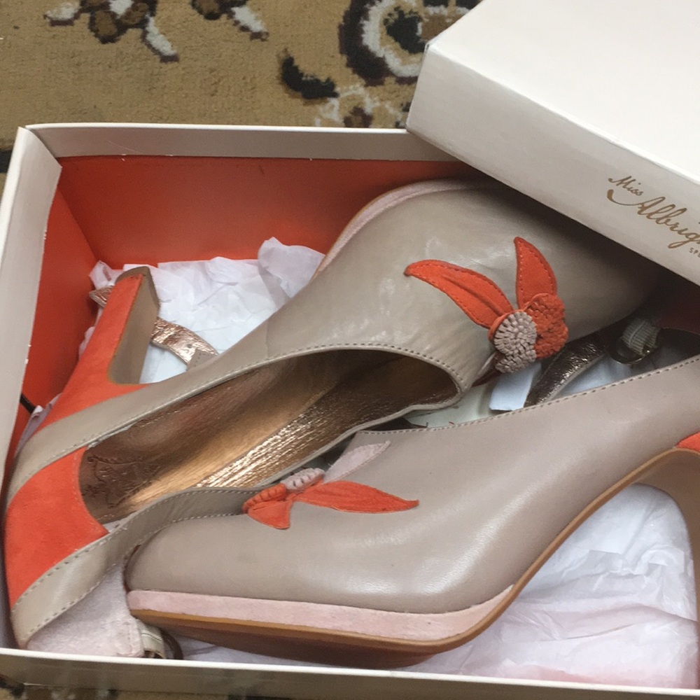 Miss Albright Specialty pumps